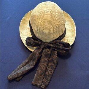 Disney Parks Authentic Original Cream Straw Hat with Mickey Mouse icon ribbon